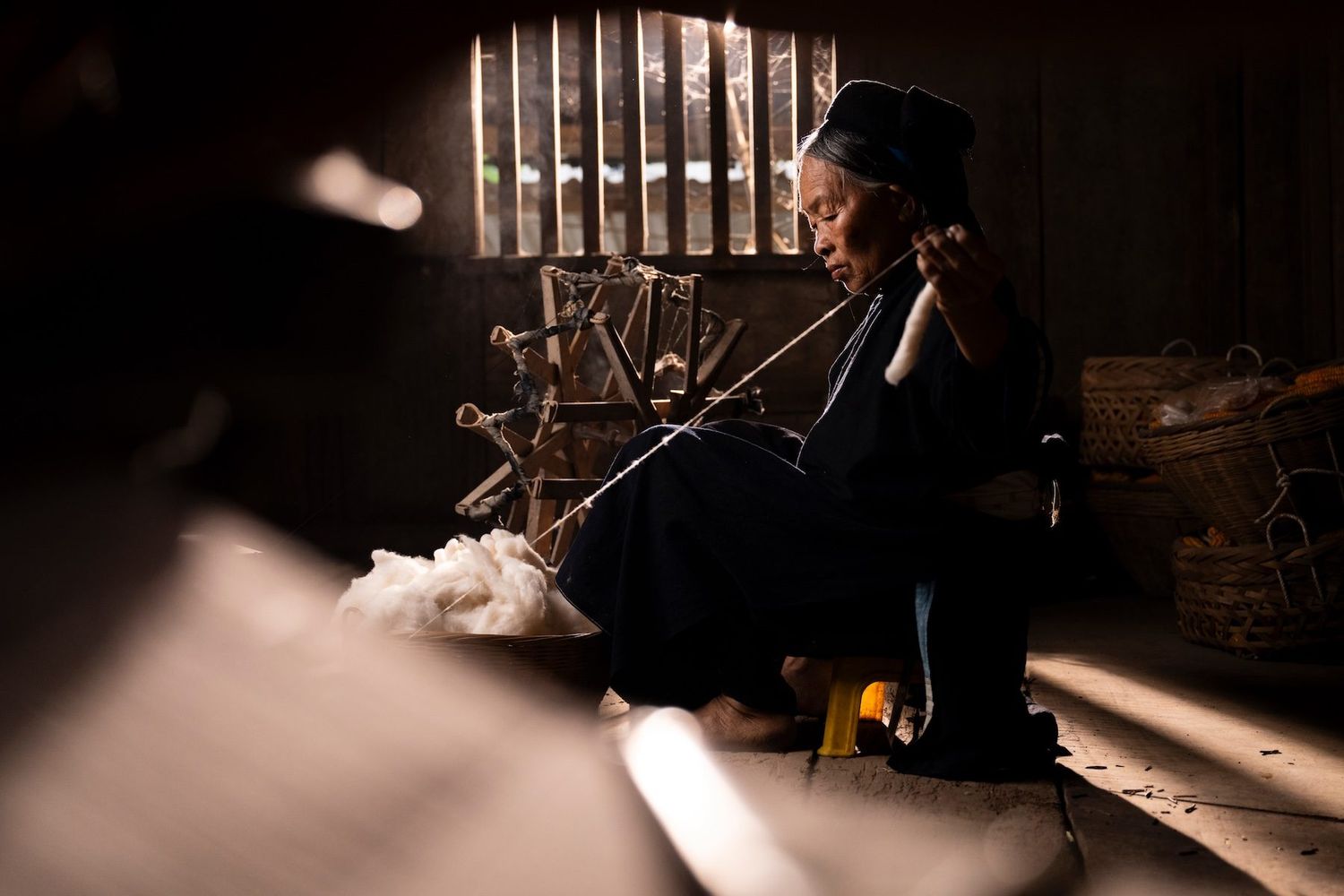 Weaving a Day, Mourning a Life: The Mother and Daughter - in - Law of Phúc Sen